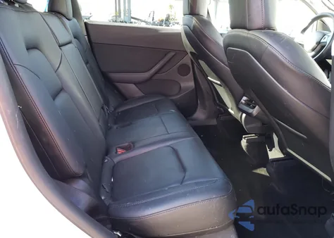 2022 Tesla Model Y Long Range Dual Motor All-Wheel Drive z USA, uszkodzony, nr VIN 7SAYGDEE5NF386632